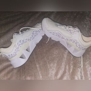 Womens Nike Ryz 365-Size 9, Like New